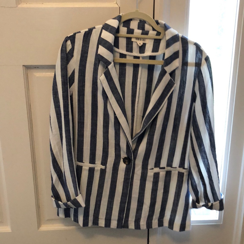 Women’s lightweight blazer, blue &white stripe, medium, roll sleeves
